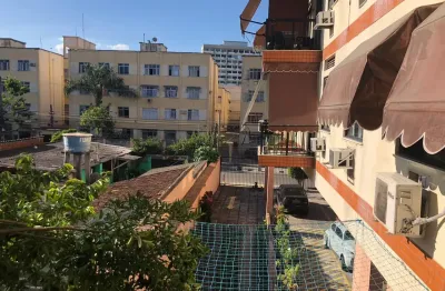 Junto ao farto comércio e condução do centro da Freguesia, com colégios de qualidade ao redor, excelente 2 qts reformado td c armários com valor q cabe no bolso Doc ok