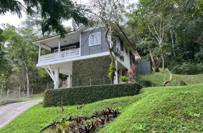 Casa no condomínio sítio santo antônio - 2 quartos sendo uma suíte - rio do ouro