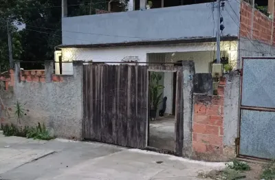 Casa de 2 quartos sendo uma suíte terraço e quintal e vaga de garagem