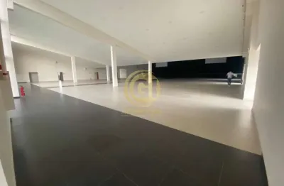 Prédio comercial e industrial com 3500 m² de area construida 12.333 m² de terreno