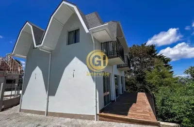 Sobrado em fase de conclusão em condomínio fechado em campos do jordão, vista aberta de toda sala.