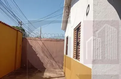Casa para venda em uberlândia, santa mônica, 3 dormitórios, 1 suíte, 2 banheiros, 3 vagas