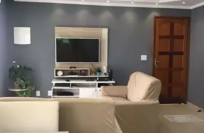 Oportunidade única: sobrado encantador em condomínio fechado!