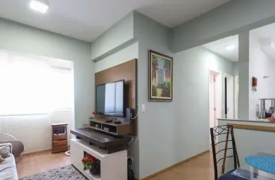 Lindo apto, piso laminado, varanda com vidros, box vidro no banheiro