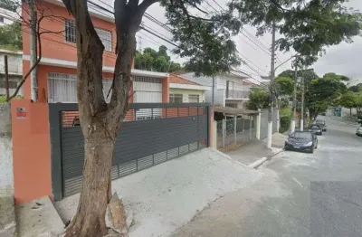 Sobrado bastante amplo e localização incrível no bairro de casa verde