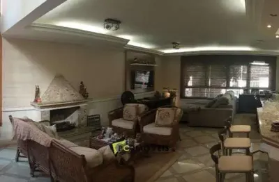 Casa dos sonhos com piscina, 3 suítes, 3 vagas de garagem e 7 banheiros, linda.
