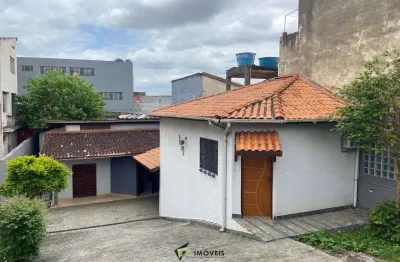 Aconchegante casa com 1 dorm, salas de jantar e estar, churrasq. e suíte externa