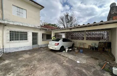 Casa com 2 dorms, sala ampla, cozinha grande e 2 quintais – 2 vagas cobertas!