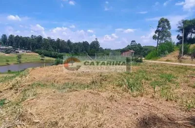 Belíssimo terreno em condomínio fechado com vista e fundos para o lago do condomínio!