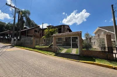 Casa no cantegril, 4 dorm. sendo 3 suítes, amplo estar e piscina