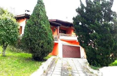 Belíssima casa, terreno plano, 3 dorm c/ suíte, pátio c/ piscina