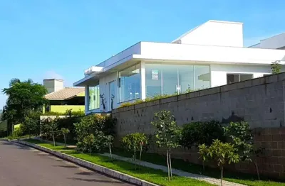 Belo imóvel em condomínio fechado, 3 dorm. c/piscina e espaço gourmet