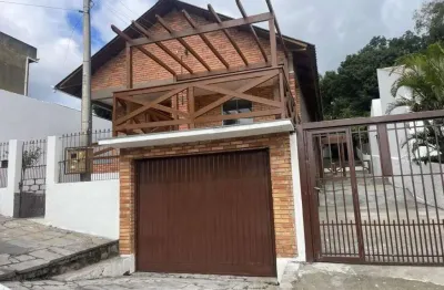 Belíssima casa com3 dormitórios, sendo 1 suíte na santa cecília