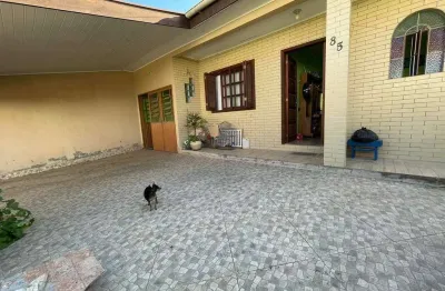 Casa com 4 vagas, 3 dormitórios a uma quadra do centro de viamão/rs