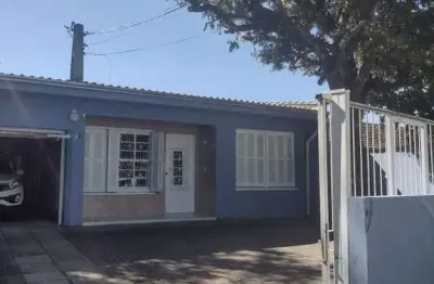 Casa á venda na 18 da lomba do pinheiro, 3 dormitórios sendo 1 suíte, em ótima localização!