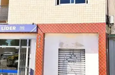 Loja com 30 m², localizada às margens da rodovia tapir rocha.