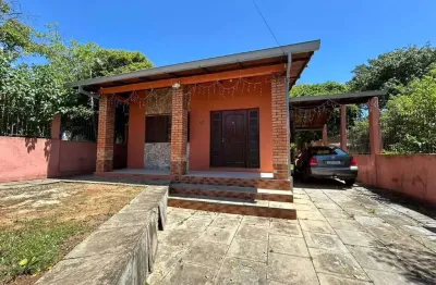 Belíssima casa à venda com 3 dormitórios, sendo 1 suíte no térreo!