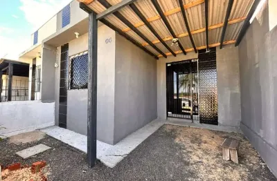 Casa com 2 quartos para alugar na Avenida das Azaléias, 94, Tarumã, Viamão