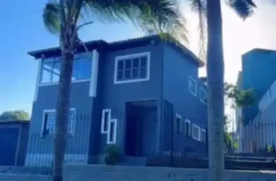 Oportunidade imperdível, casa à venda com 3 dormitórios, sendo 2 suítes