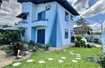 Casa com 5 quartos à venda na Rua Germano Gunther, Iririú, Joinville