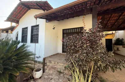 Casa com 4 quartos à venda na camelias, 115, jardim ipê, lagoa santa por r$ 750.000