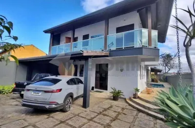 Sobrado à venda em Caraguatatuba, Centro, com 4 quartos, 314,00m²