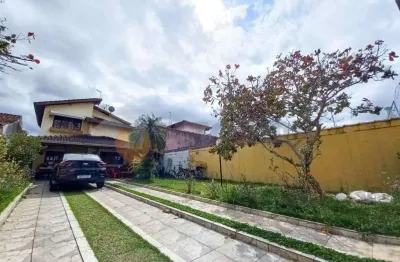 Sobrado à venda em Caraguatatuba, Martim de Sá, com 3 quartos, 156,00m²