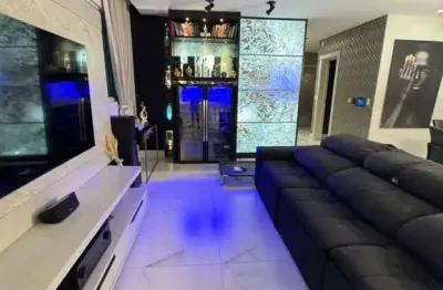 Apartamento de luxo à beira-mar com 4 quartos e vista deslumbrante em Balneário Camboriú-SC - Centro. 200m², 3 suítes, 2 salas, 5 banheiros, 3 vagas.