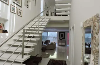 Casa de luxo à venda em Balneário Camboriú-SC, Praia dos Amores: 4 quarto, 1 suíte, 3 salas, 5 banheiros, 5 vagas, 445m².