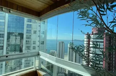 Apartamento à venda no Centro de Balneário Camboriú-SC: 3 quartos, 3 suítes, 3 salas, 4 banheiros, 2 vagas de garagem, 227,76 m².