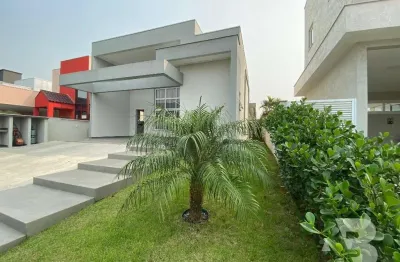 Casa em condomínio no bairro Santa Regina em Camboriú-SC: 3 quartos, 3 suítes, 2 salas, 2 vagas de garagem, 210m² de área. Venha conferir!