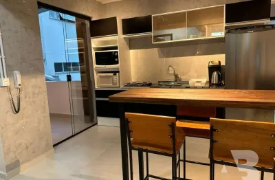 Quadra mar, 3 dormitórios, 2 suítes, salão de festas, centro