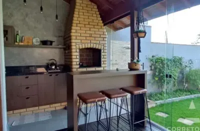 Imperdível! Casa à venda em Balneário Camboriú-SC, Jardim Iate Clube: 1 quarto, 1 suíte, 2 salas, 2 banheiros, 2 vagas, 92 m².