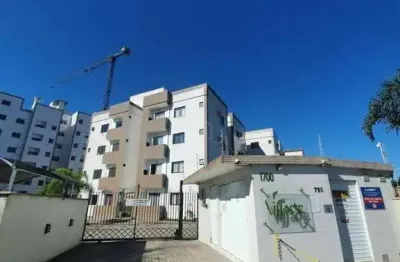 Apartamento de 02 dormitórios sendo 01 suíte, sacada com churrasqueira à carvão