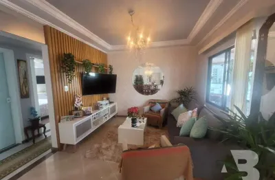 Apartamento próximo ao mar um por andar condomínio exclusivo duas vagas de garagens