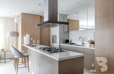 Apartamento a venda, mobiliado e decorado, 04 suítes, espaço gourmet, 03 vagas de garagem privativas, Centro, Balneário Camboriú, SC.