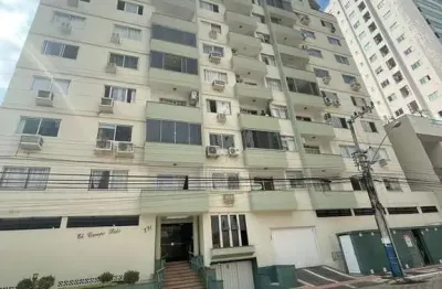 Apartamento à venda no Centro de Balneário Camboriú-SC: 2 quartos, 2 banheiros, 1 vaga de garagem!