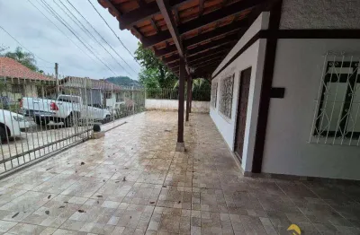 Casa com 3 dormitórios para alugar, 200 m² por r$ 3.640,00/mês - asilo - blumenau/sc