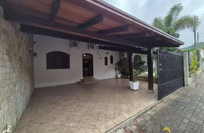 Casa com 3 dormitórios à venda, 290 m² por r$ 1.100.000,00 - velha - blumenau/sc