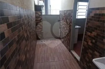 Casa de vila com 2 quartos para locação em campo grande - rj