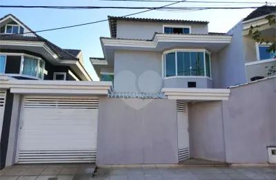 Casa em condomínio fechado com 3 quartos para alugar em Vargem Pequena, Rio de Janeiro 