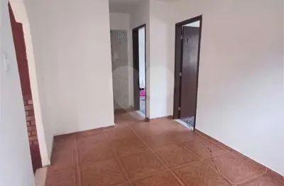 Casa com 2 quartos para alugar na Rua Oiticica, 211, Campo Grande, Rio de Janeiro