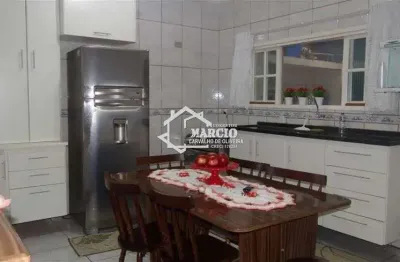 Casa de condomínio para venda tem 130 metros quadrados com 3 quartos