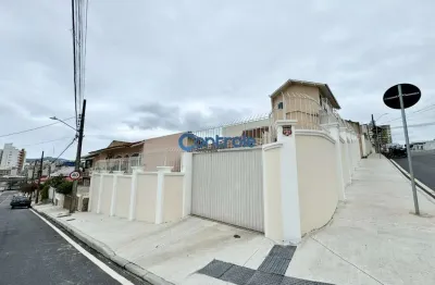 Casa com 3 quartos à venda na josé maykot, 159, estreito, florianópolis por r$ 3.600.000