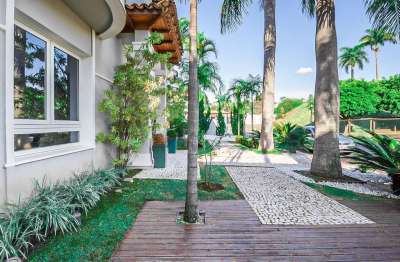 Casa a venda em condomínio fechado no bairro gramado em campinas.