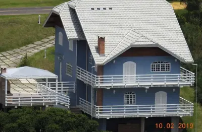 Casa em condomínio fechado em campos do jordão, mobiliado, churrasqueira, 03 suítes !!