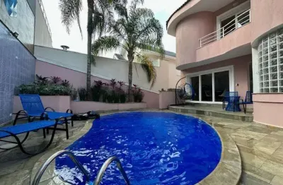 Casa em cond. fechado a venda em sbc, 05 suítes, área gourmet, piscina !!