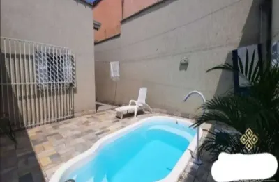 Casa térrea a venda na vila santana, piscina, churrasqueira, 03 dormitórios, 03 vagas ! ! !