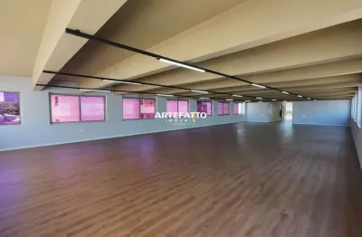 Excelente prédio comercial com 07 andares em espaços todos em vãos livres