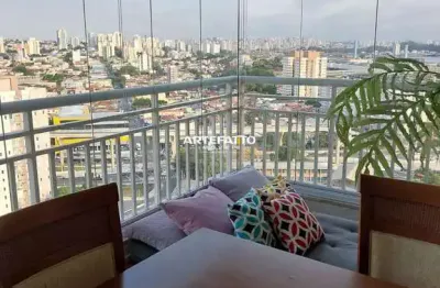 São 3 dormitórios, lavabo, ao todo são 3 banheiros, suíte master,varanda gourmet